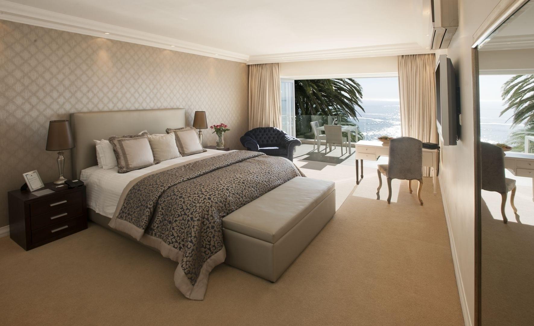 The Clarendon - Bantry Bay 5*